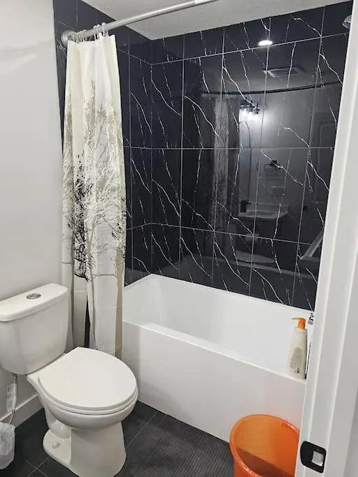 Lovely 2 Bedroom Suite In Calgary
