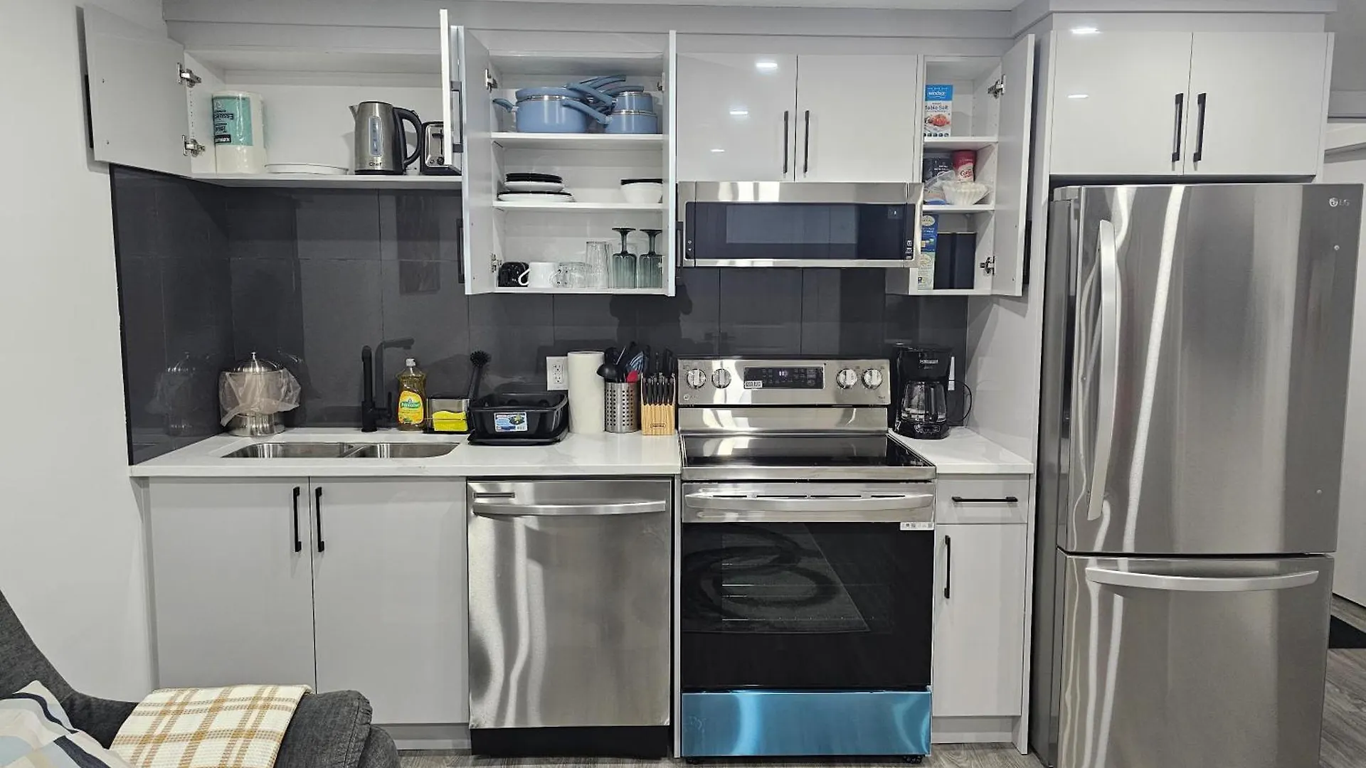 Lovely 2 Bedroom Suite In Calgary Canada
